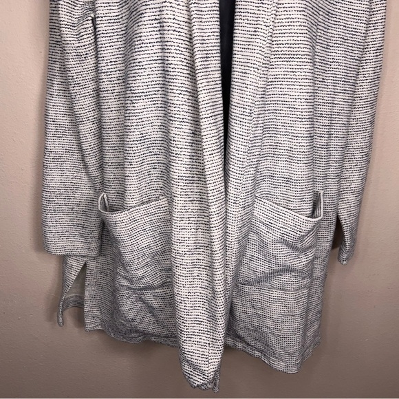 Medium Ann Taylor Loft White Grey Lounge Shrug Jacket Stretch Pockets - Picture 10 of 13